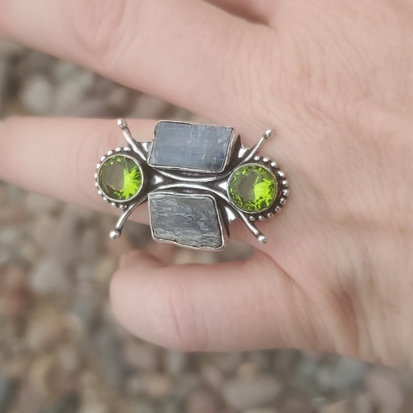 New Rough Kyanite & Peridot 925 Silver Statement Ring. - Picture 6 of 11